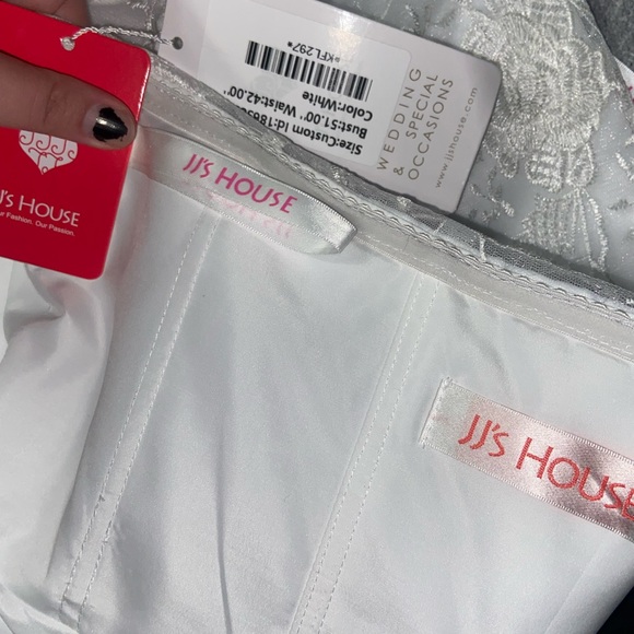 Wedding Dress & Veil - Picture 5 of 16